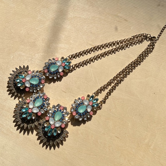 Costume Jewelry floral design necklace with multicolored cut glass beads - Picture 8 of 8